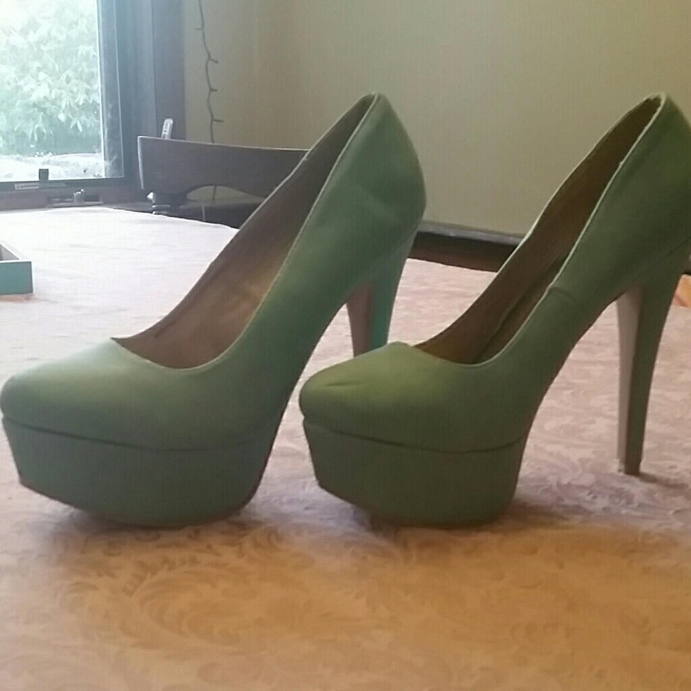 Round toe 4in. high heels